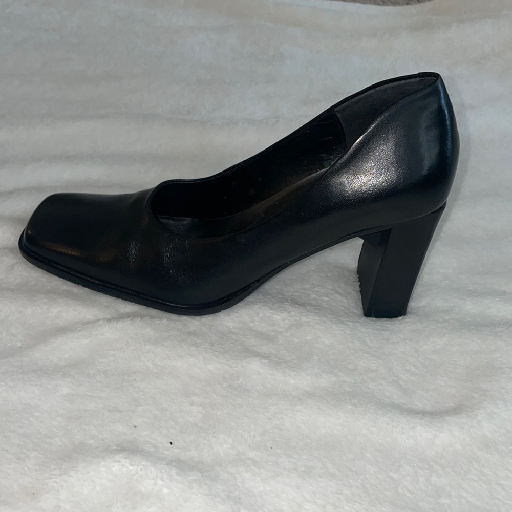 Artiva Black Leather Heels Size 7.5